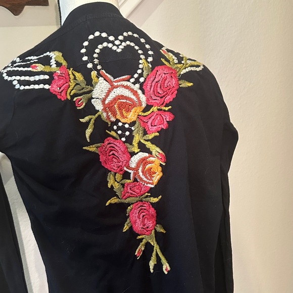 Johnny Was Black Floral Embroidered Women's long sleeved T - Picture 3 of 5